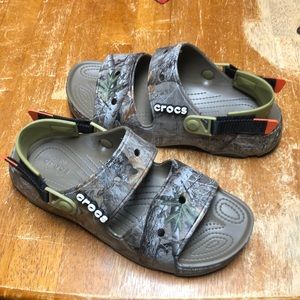 Crocs Camo Sandals men’s 10 women’s 12